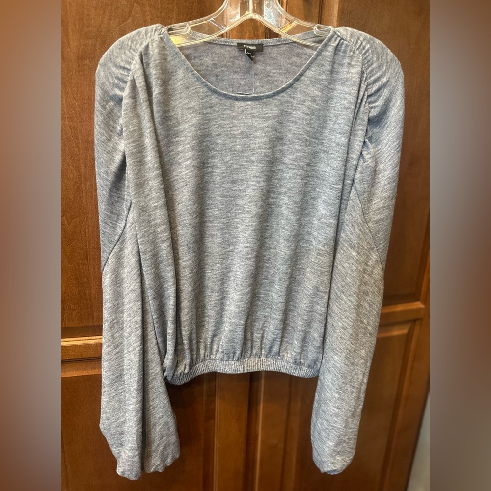 🩶 Express Gray Rayon/Spandex Blend Top. AMAZING fit. NWT.